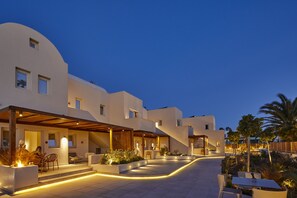 Property grounds - Apricus Suites (Santorini)