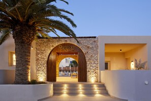 Property entrance - Apricus Suites (Santorini)