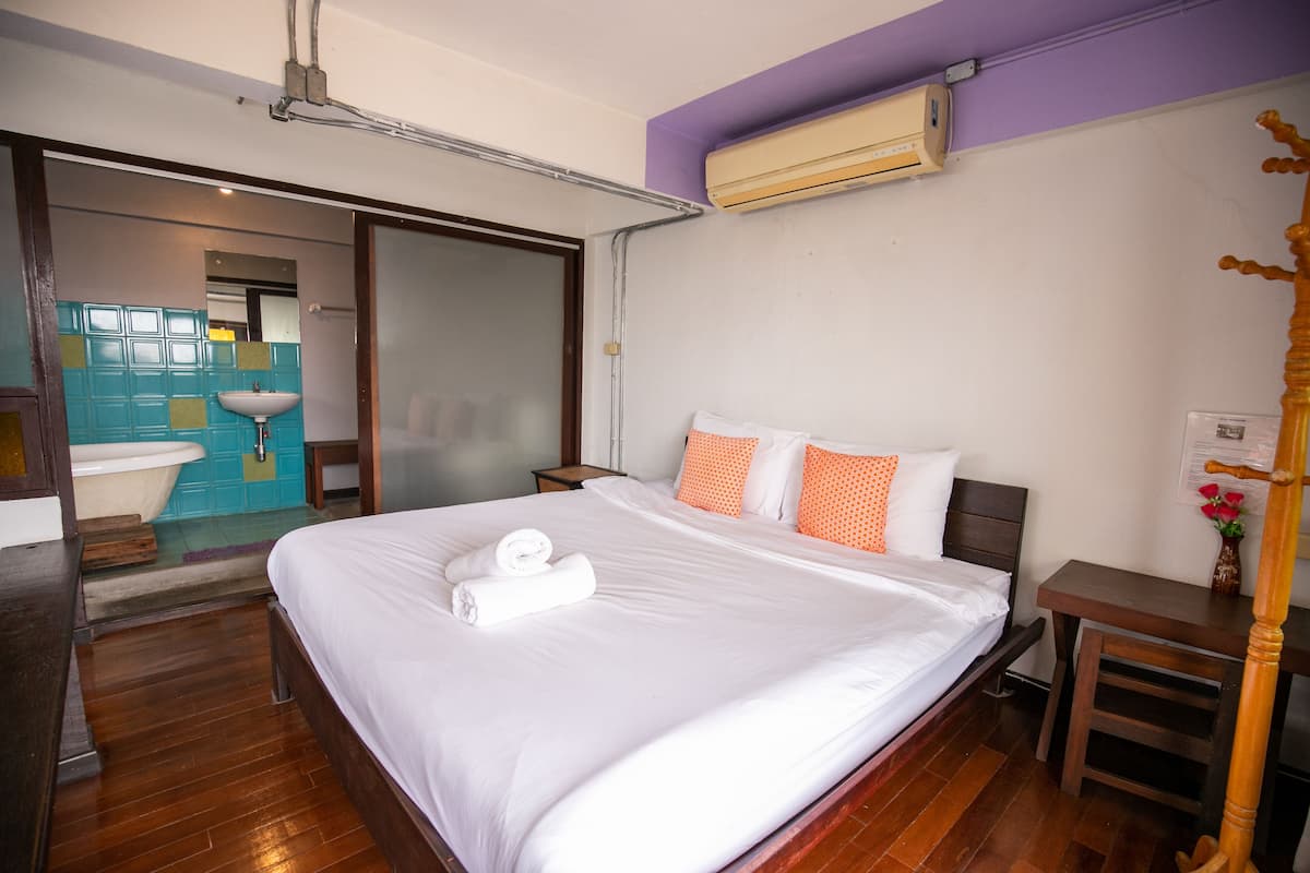 Deluxe Room | 1 bedroom, free WiFi