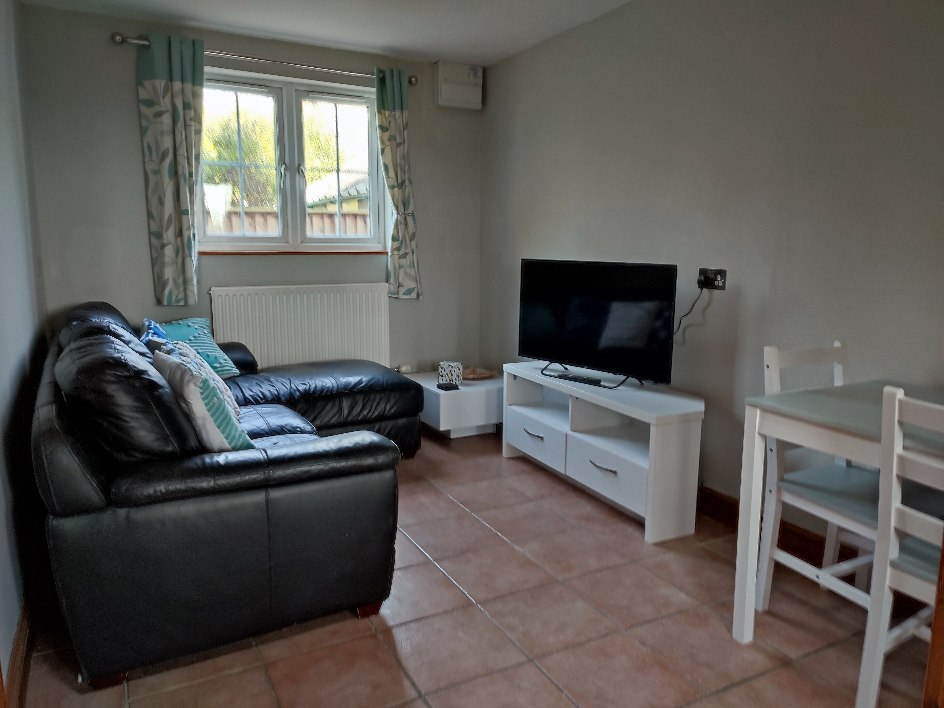 Breakwater Beach Cottage - Direct Beach Access