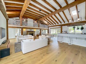 Interior - Nine Hunters - Your very own resort (Lovedale)