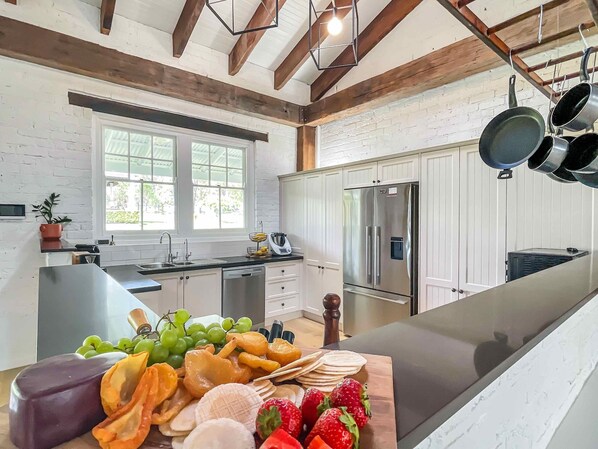 Microwave, dishwasher, coffee/tea maker - Nine Hunters - Your very own resort (Lovedale)