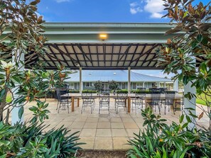 Outdoor dining - Nine Hunters - Your very own resort (Lovedale)
