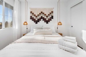 5 bedrooms, iron/ironing board, travel cot, WiFi - Refined 5BR Vegas Home w/ Pool, Spa, & Pool Table (North Las Vegas)