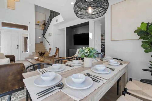 Refined 5BR Vegas Home w/ Pool, Spa, & Pool Table