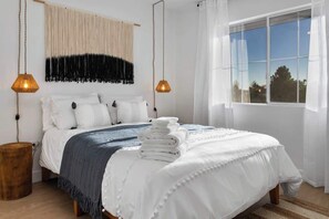 5 habitaciones, tabla de planchar con plancha, cuna de viaje y wifi