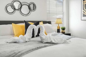 4 habitaciones, tabla de planchar con plancha, cuna de viaje y wifi