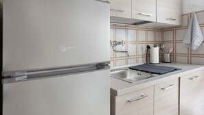 A kitchen with a refrigerator, a sink, and a tiled backsplash. - Holiday Home 'Da Chicca' with Countryside View, Wi-Fi & Air Conditioning (Bolano)