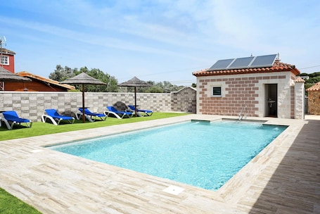 Pool. Casa Torre de Meca 2 with Shared Pool and Mountain Views