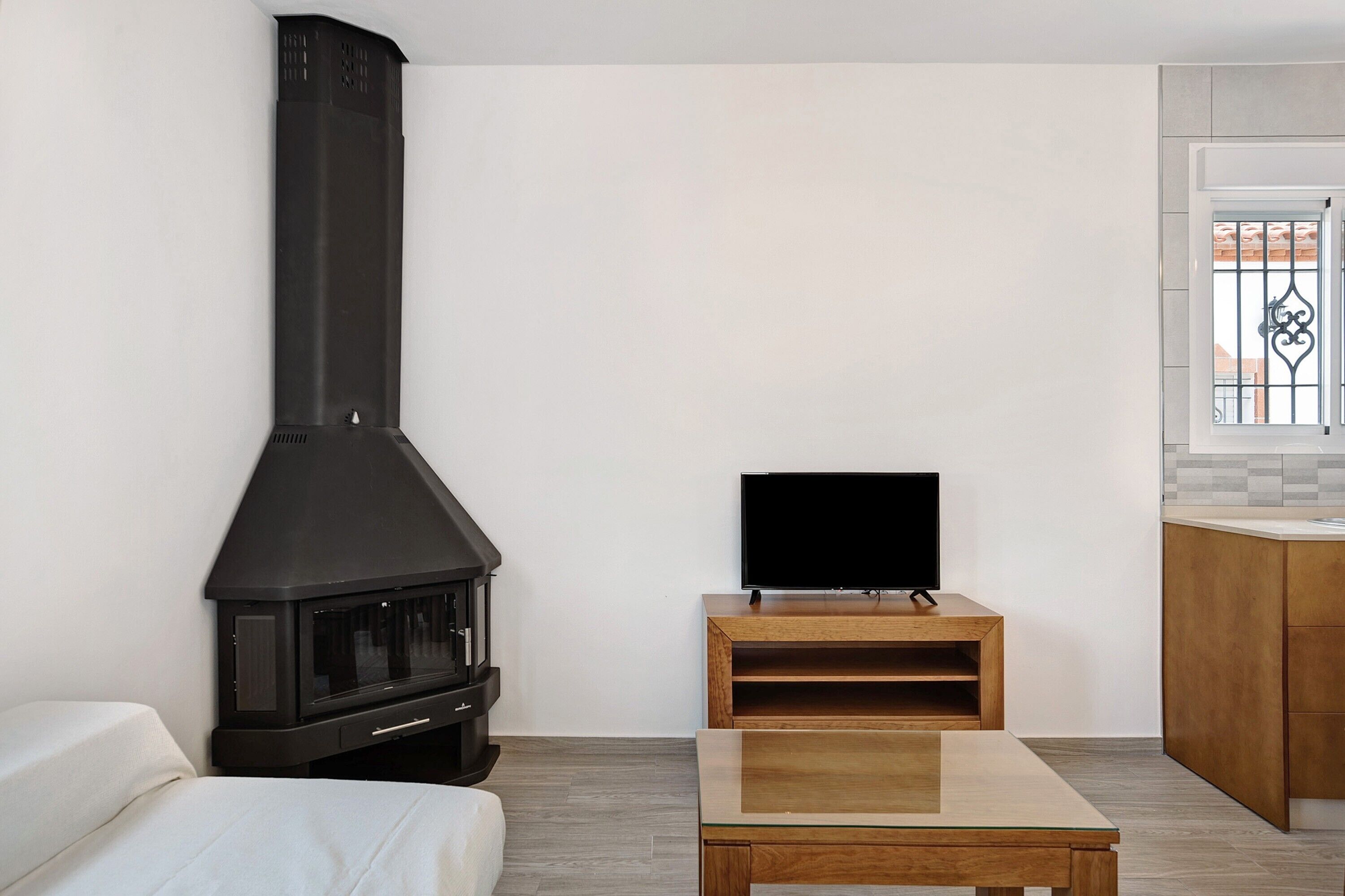 テレビ、暖炉