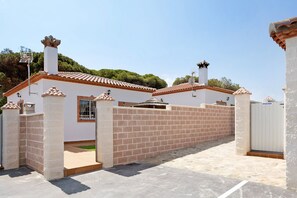 Property grounds - Casa Torre de Meca 2 with Shared Pool and Mountain Views (Los Caños de Meca)