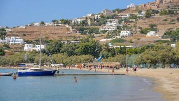 Una playa cerca