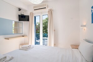 2 bedrooms, free WiFi, bed sheets - Studio Apartment 'Livadia Seaside Studios 10' with Shared Terrace, Wi-Fi & Air Conditioning (Paros)