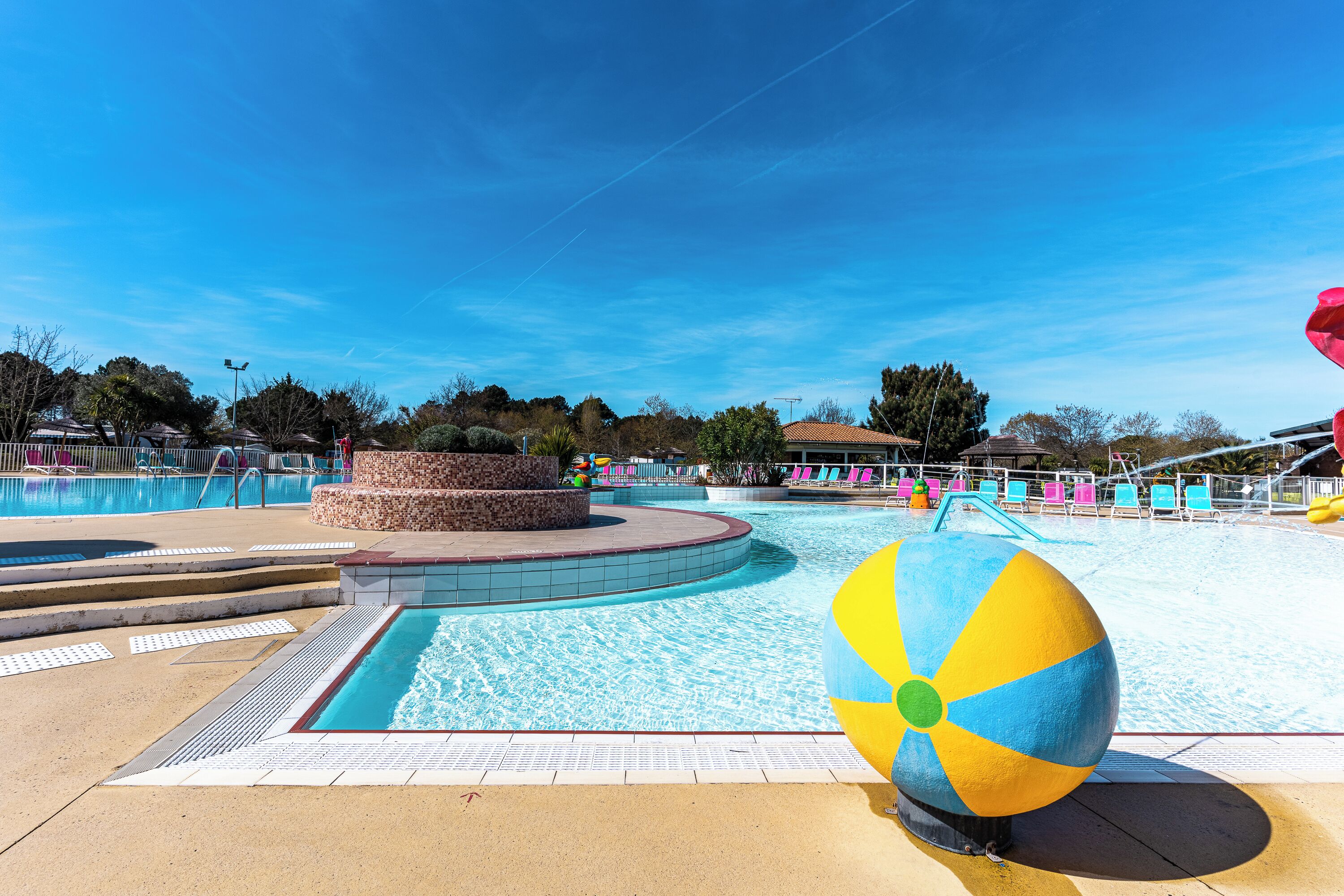 Een binnenzwembad, een verwarmd zwembad