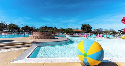 Mobilhome familiar con piscina compartida, jardín y Wi-Fi