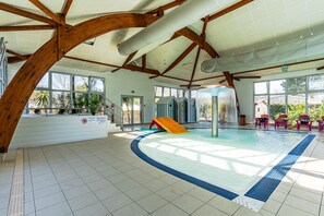Indoor pool, a heated pool - 'Mobilehome Familial' with Shared Pool, Garden & Wi-Fi (Gastes)