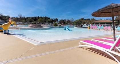 'Mobilehome Familial' with Shared Pool, Garden & Wi-Fi