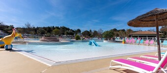 'Mobilehome Familial' with Shared Pool, Garden & Wi-Fi