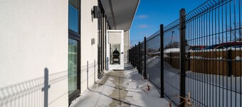 (210) Stunning 2BR/2BA in River East (1755)