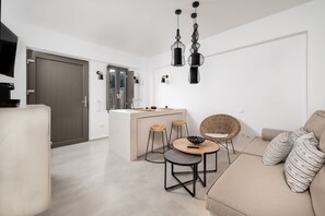 Executive Suite | Interior - Mneme Suites & Villas (Viannos)