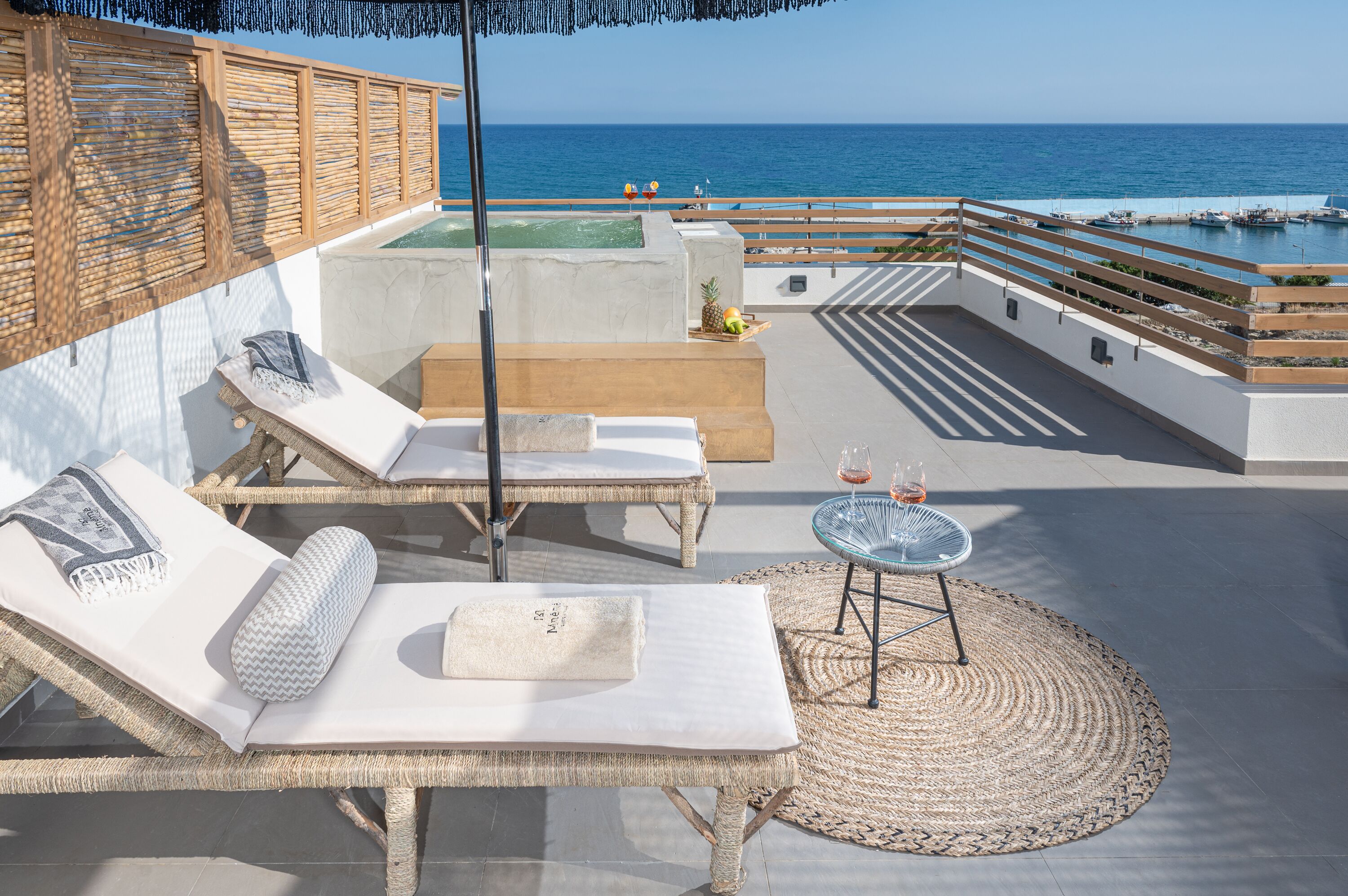 Executive suite | Badkamer | Gratis toiletartikelen, een haardroger, handdoeken, zeep