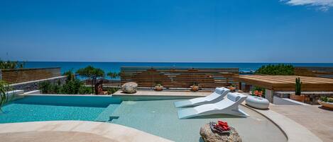 Villa | Outdoor pool