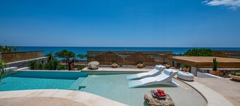 Mneme Suites & Villas