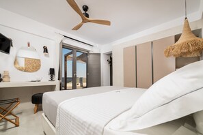 Executive Suite | Hypo-allergenic bedding, in-room safe, iron/ironing board, free WiFi