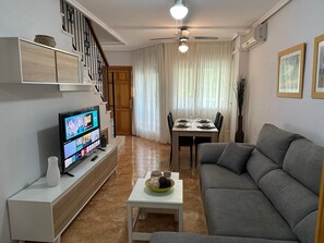 TV, DVD player, stereo - Bungalow 'Villa Matías' with Sea View, Wi-Fi and Air Conditioning (Gran Alacant)