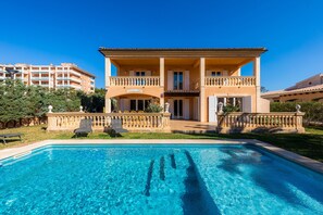 Pool - Villa 'Berna' with Lake View, Wi-Fi and Air Conditioning (Alcudia)