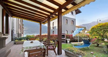 Holiday Home 'Wakesurfhouse' with Lake View, Private Terrace and Wi-Fi