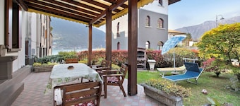 Holiday Home 'Wakesurfhouse 2' with Lake View, Private Terrace and Wi-Fi