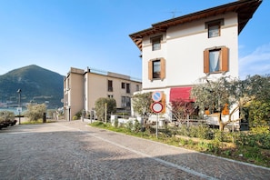 Exterior - Holiday Home 'Wakesurfhouse 2' with Lake View, Private Terrace and Wi-Fi (Sulzano)