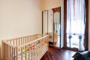 Interior - Holiday Home 'Wakesurfhouse 2' with Lake View, Private Terrace and Wi-Fi (Sulzano)