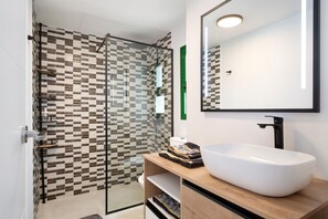 Shower, hair dryer, towels - Vacation Home 'Casa Paula' with Shared Pool and Wi-Fi (Puero del carmen)