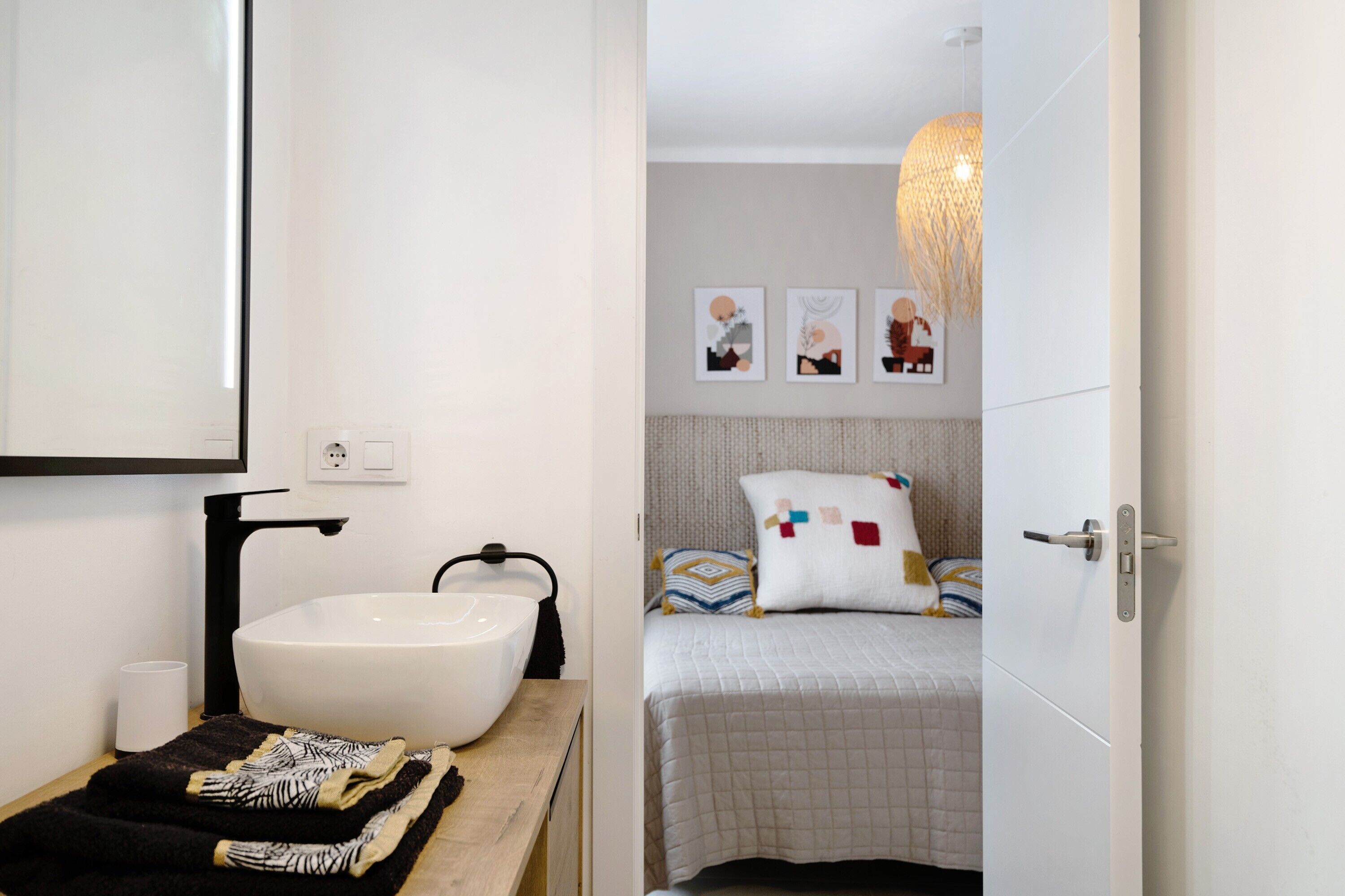 1 habitación, tabla de planchar con plancha, wifi gratis y ropa de cama 