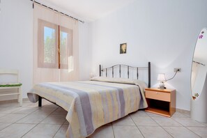 2 slaapkamers, een strijkplank/strijkijzer, gratis wifi, beddengoed