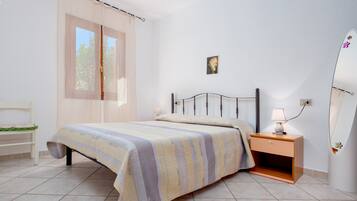 2 slaapkamers, een strijkplank/strijkijzer, gratis wifi, beddengoed