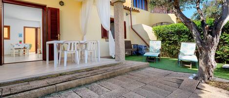 屋外ダイニングエリア