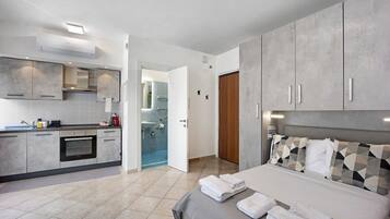 Fer et planche à repasser, Wi-Fi gratuit, draps fournis