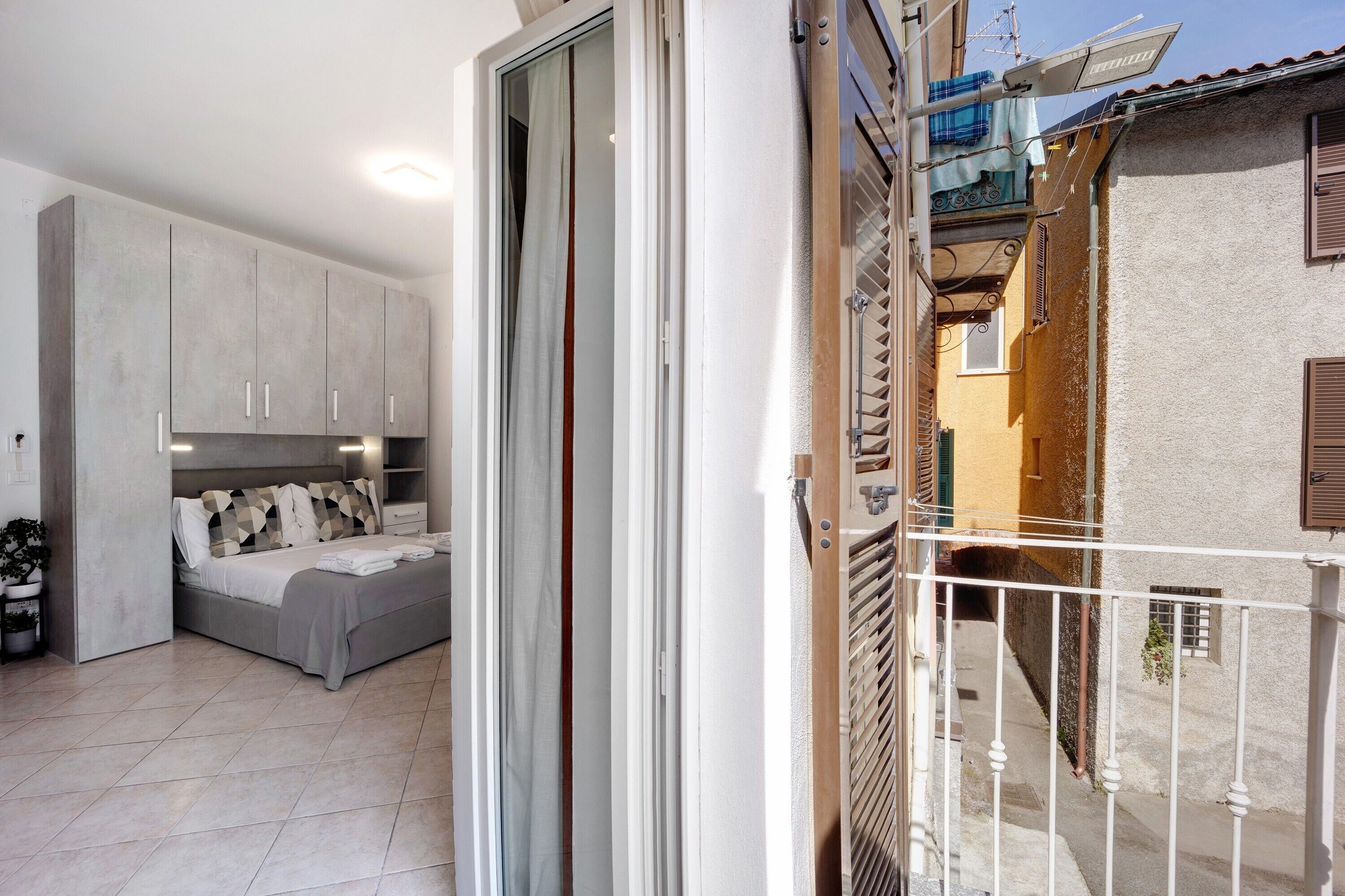 Strykejern/-brett, wi-fi (inkludert) og senget øy