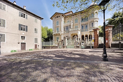 Monolocale 'Edda's Apartment' con balcone, Wi-Fi e aria condizionata