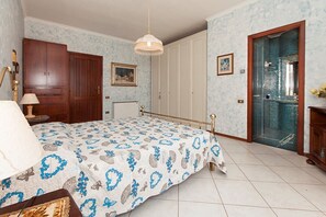 5 chambres, fer et planche à repasser, Wi-Fi