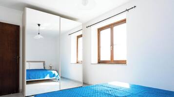 2 bedrooms, iron/ironing board, bed sheets