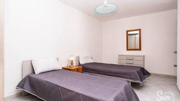 2 bedrooms, iron/ironing board, bed sheets