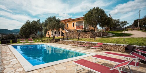 Appartement 'Malamuri 4' avec piscine partagée, terrasse et jardin à Budoni