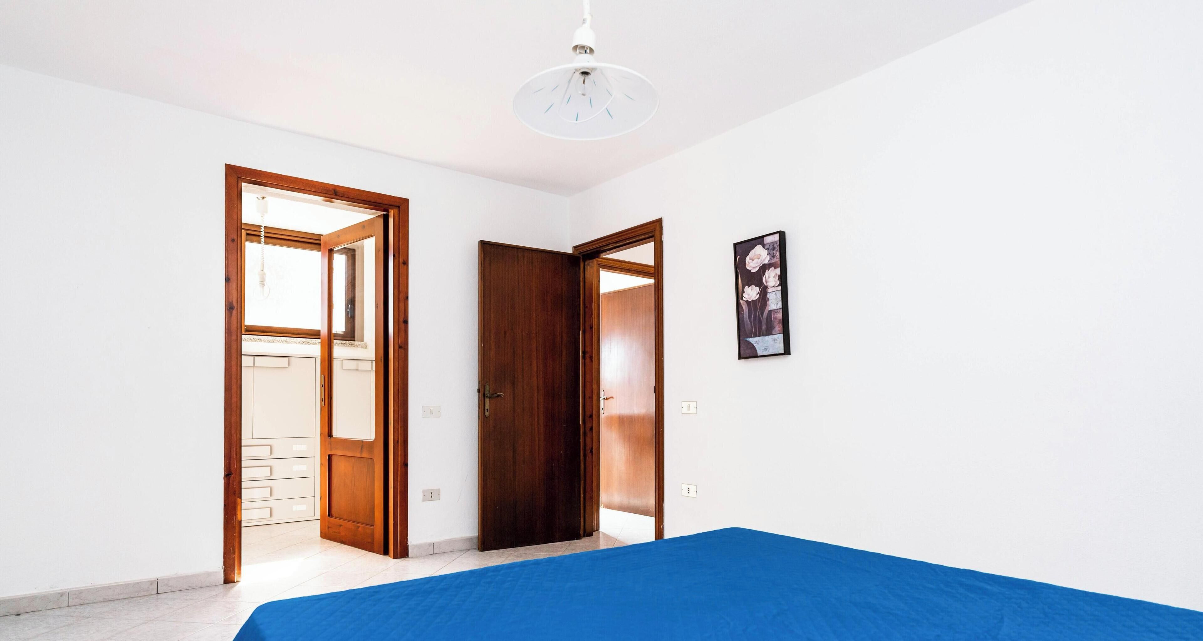 2 slaapkamers, een strijkplank/strijkijzer, beddengoed