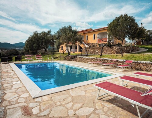 Appartement 'Malamuri 4' avec piscine partagée, terrasse et jardin à Budoni