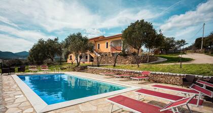 Appartement 'Malamuri 4' avec piscine partagée, terrasse et jardin à Budoni