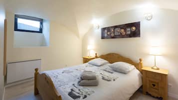 1 slaapkamer, een strijkplank/strijkijzer, gratis wifi, beddengoed